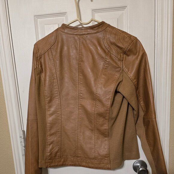 Maurices Tan Stretchy Leather-like Bomber Jacket - Medium NWT - EXCELLENT! - Picture 3 of 5